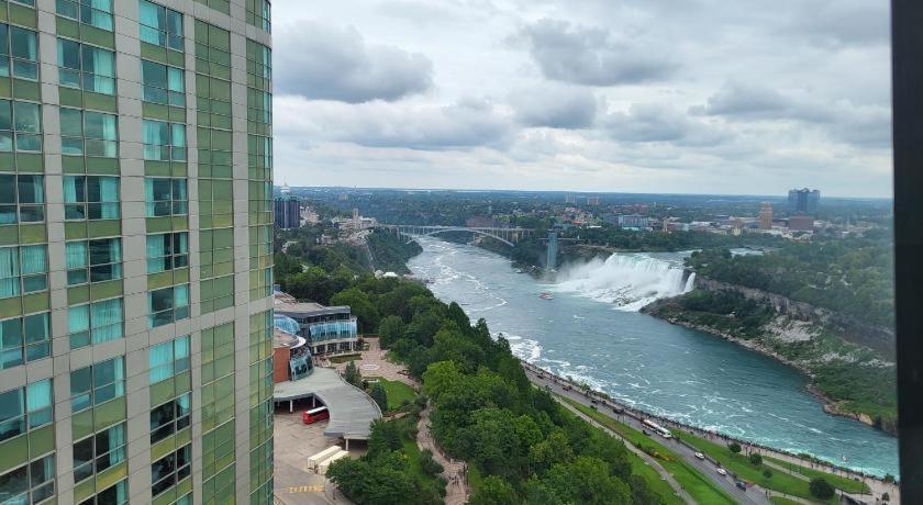 Tower Hotel At Fallsview Ніагара-Фоллс Екстер'єр фото